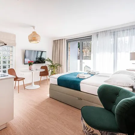 Lapwing Aparthotel *