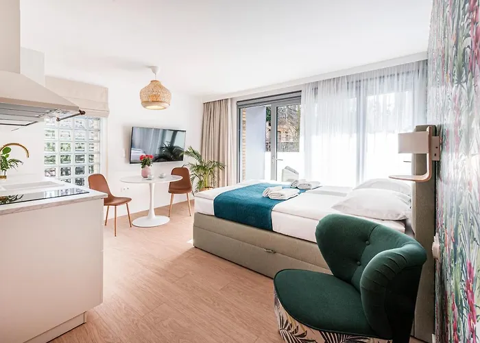 Lapwing Aparthotel 3*