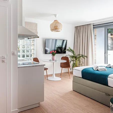 Lapwing Aparthotel 3*